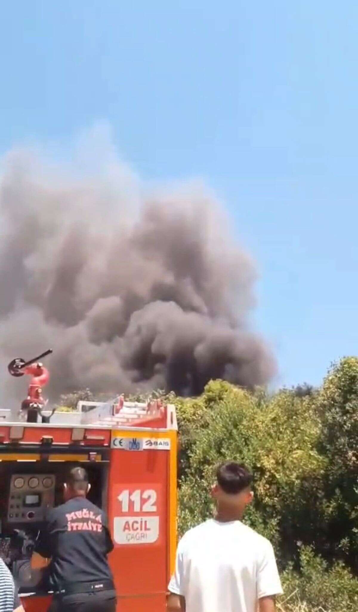 Bodrum’da Konteyner Yangını: 1 Kişi Hafif Yaralandı 4